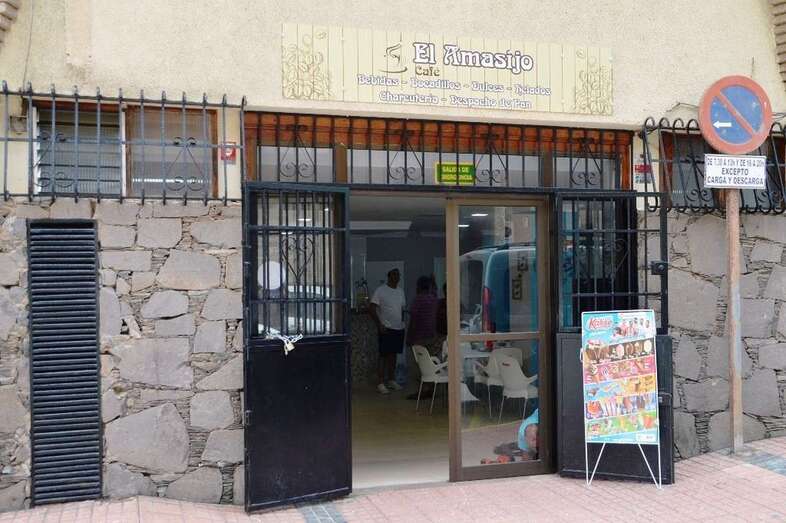 Acceso principal de la Cafetería El Amasijo (Foto TA)